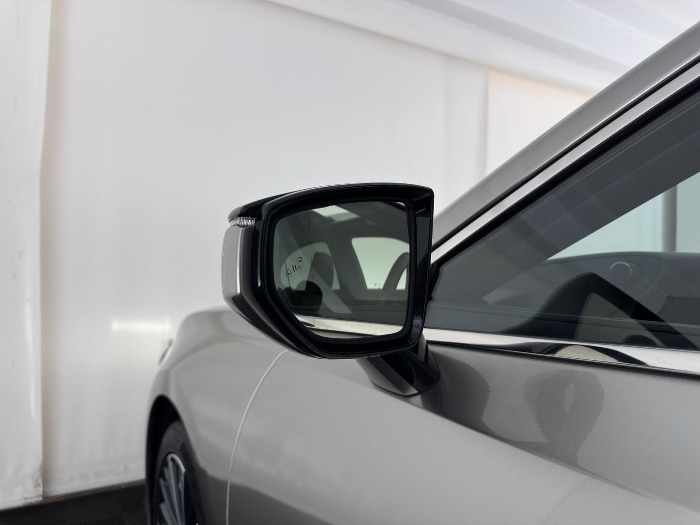 Lexus ES 300h Business Line (INCL-BTW) Aut. *PANO | LEATHER | FULL-LED | ADAPTIVE-CRUISE | BLINDSPOT | KEYLESS | CAMERA | HEATED-COMFORTSEATS | NAVI-FULLMAP | PRIVACY-GLASS | SHIFTPADDLES | ECC | PDC | 18''ALU*