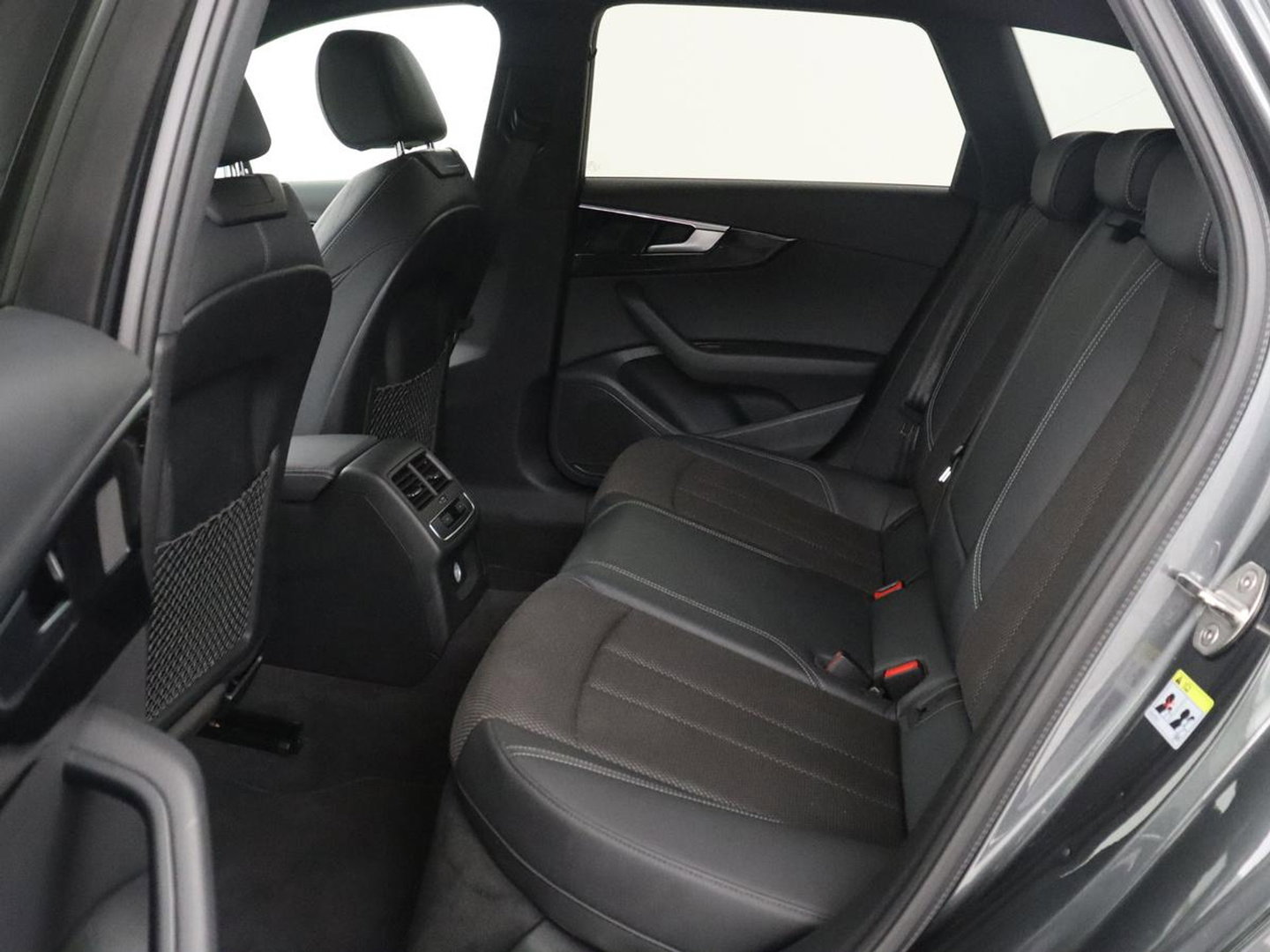 Audi A4 Avant 35 TFSI S edition Competition