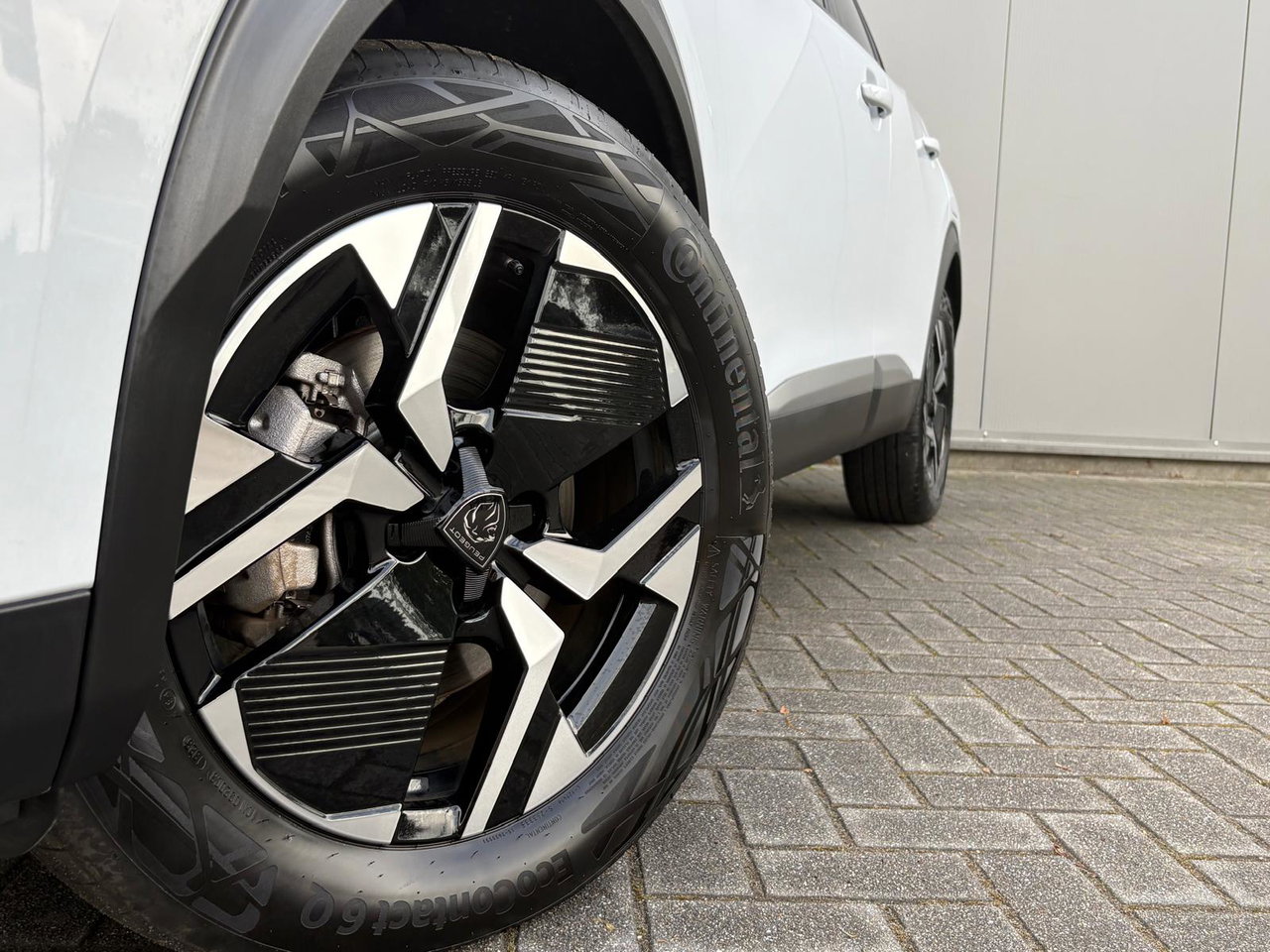 Peugeot e-2008