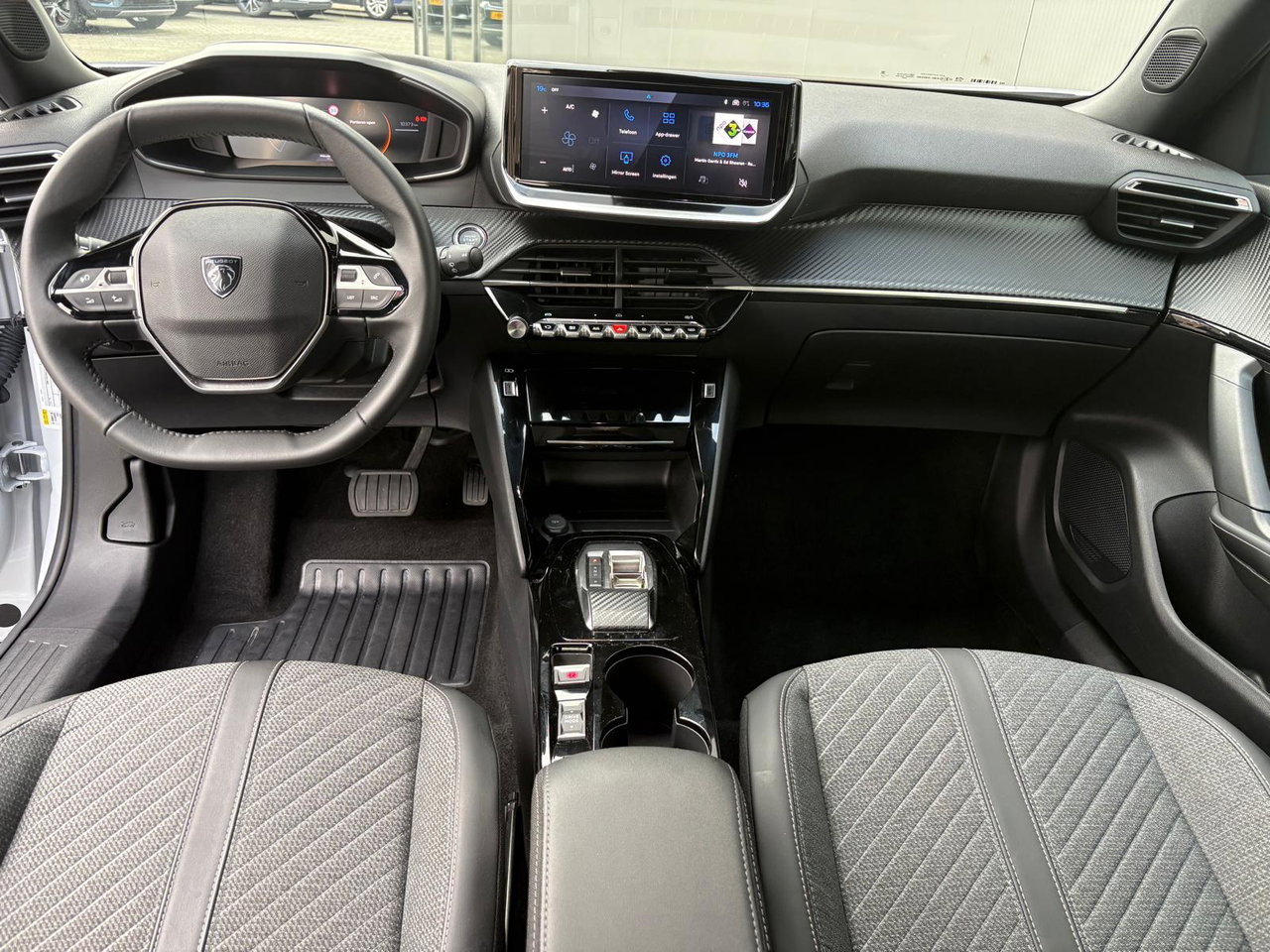 Peugeot e-2008