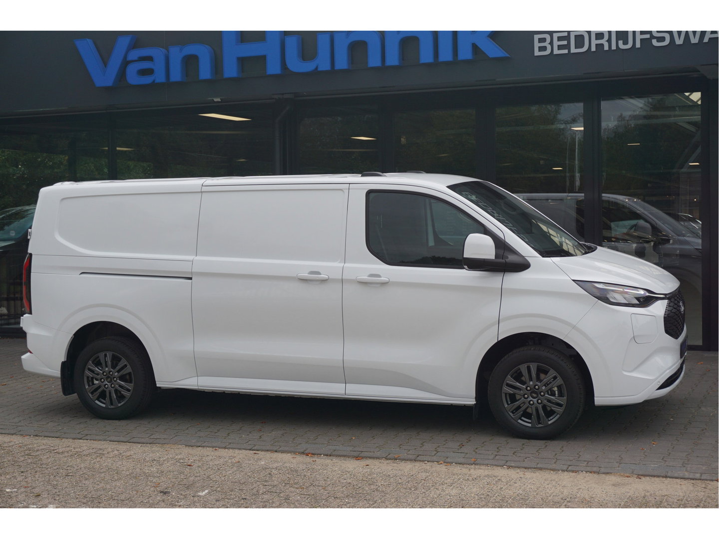 Ford E-Transit Custom 320L 218PK 71KWH Limited AUT BPM VRIJ!! Apple CP / Android A, LED, 17" LM!! NR. EC20