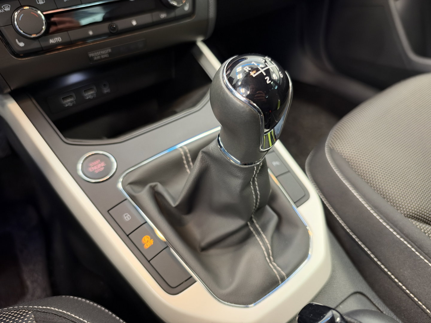 SEAT Arona 1.0 TSI Xcellence Business Intense Navigatie Full-led Adaptive-Cruise