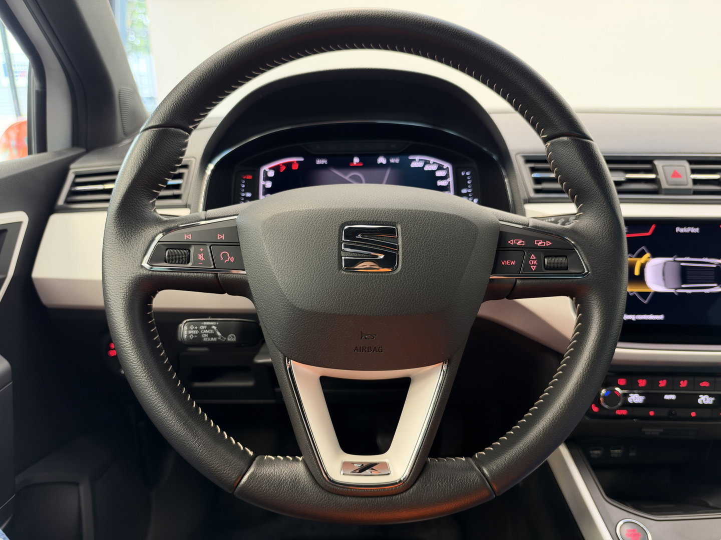 SEAT Arona 1.0 TSI Xcellence Business Intense Navigatie Full-led Adaptive-Cruise