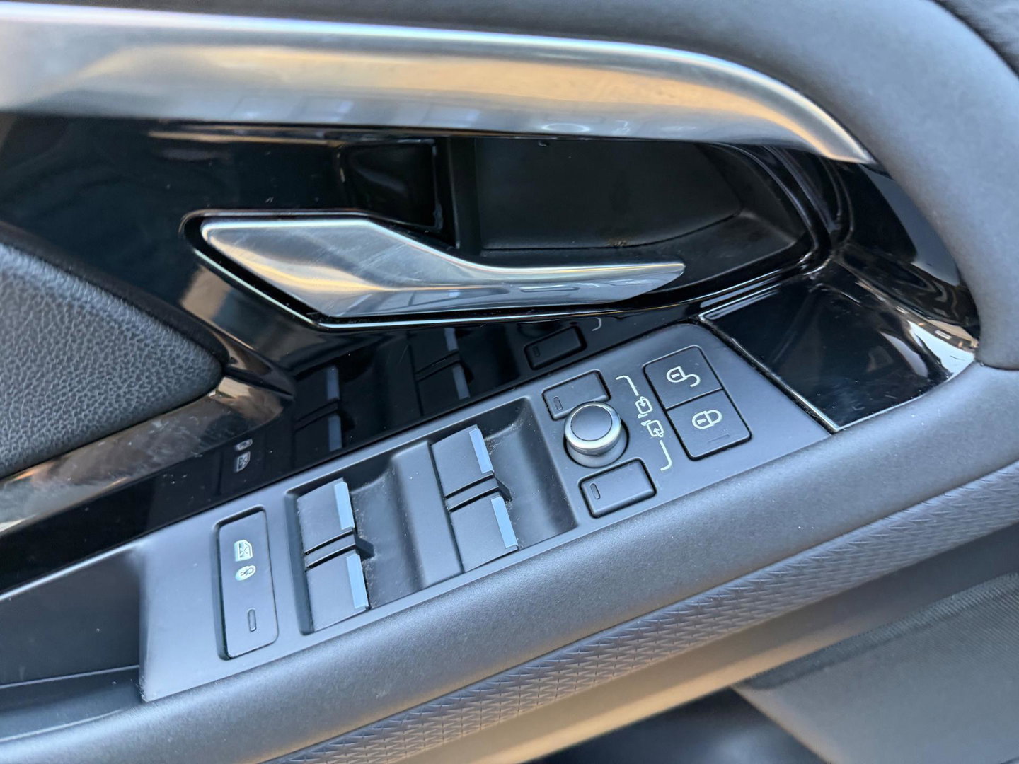 Land Rover Range Rover Evoque 2.0 D180 AWD R-Dynamic SE Leer Navi Led-Xenon Meridia Soundsysteem,