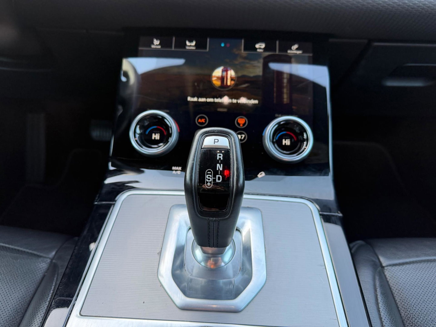 Land Rover Range Rover Evoque 2.0 D180 AWD R-Dynamic SE Leer Navi Led-Xenon Meridia Soundsysteem,