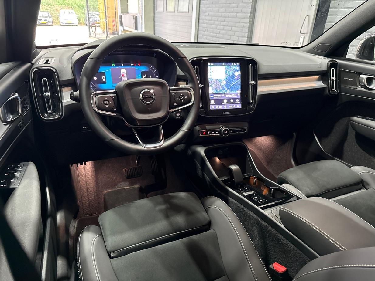Volvo XC40 2.0 B3 Plus Black Edition | Harman/Kardon | Pilot Assist | Camera | BLIS | Memory | Stoel+Stuurverwarming | Keyless | ACC | 20 Inch