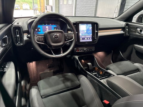 Volvo XC40 2.0 B3 Plus Black Edition | Harman/Kardon | Pilot Assist | Camera | BLIS | Memory | Stoel+Stuurverwarming | Keyless | ACC | 20 Inch