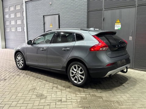 Volvo V40 2.0 T4 Momentum | Trekhaak | Navigatie | Stoelverwarming | Camera