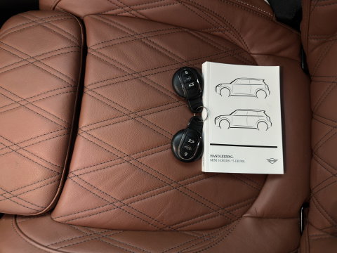 MINI 5-deurs 1.5 One Business Edition (INCL.BTW) *LEATHER | FULL-LED | DIGI-COCKPIT | AMBIENT-LIGHT | NAVI-FULLMAP | DAB | AIRCO | PDC | 16''ALU*