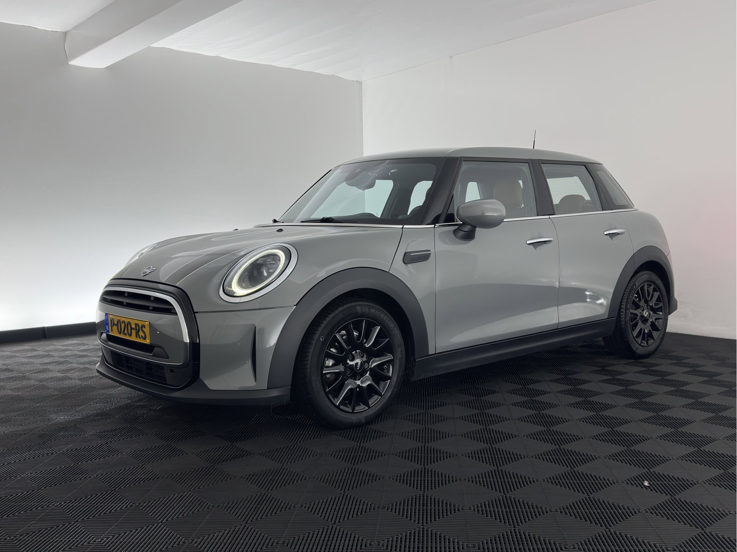 MINI 5-deurs 1.5 One Business Edition (INCL.BTW) *LEATHER | FULL-LED | DIGI-COCKPIT | AMBIENT-LIGHT | NAVI-FULLMAP | DAB | AIRCO | PDC | 16''ALU*