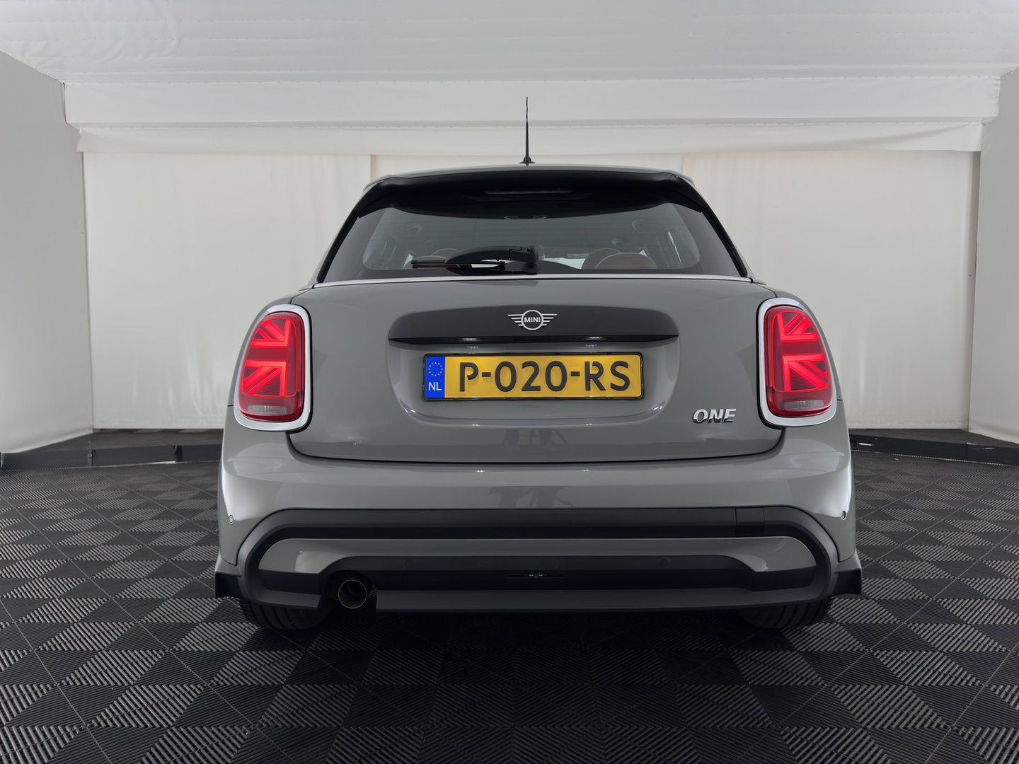 MINI 5-deurs 1.5 One Business Edition (INCL.BTW) *LEATHER | FULL-LED | DIGI-COCKPIT | AMBIENT-LIGHT | NAVI-FULLMAP | DAB | AIRCO | PDC | 16''ALU*