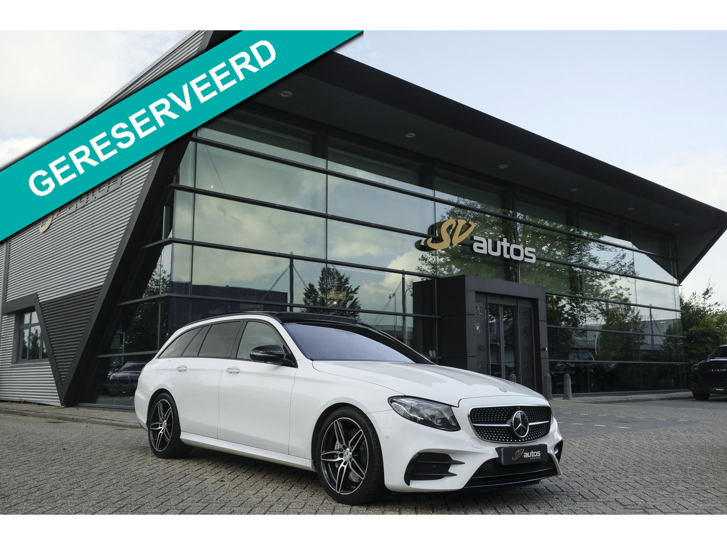 Mercedes-Benz E-Klasse Estate E53 AMG 435pk 4MATIC Panoramadak Burmester Memory Distronic Luchtvering BOMVOL!!!