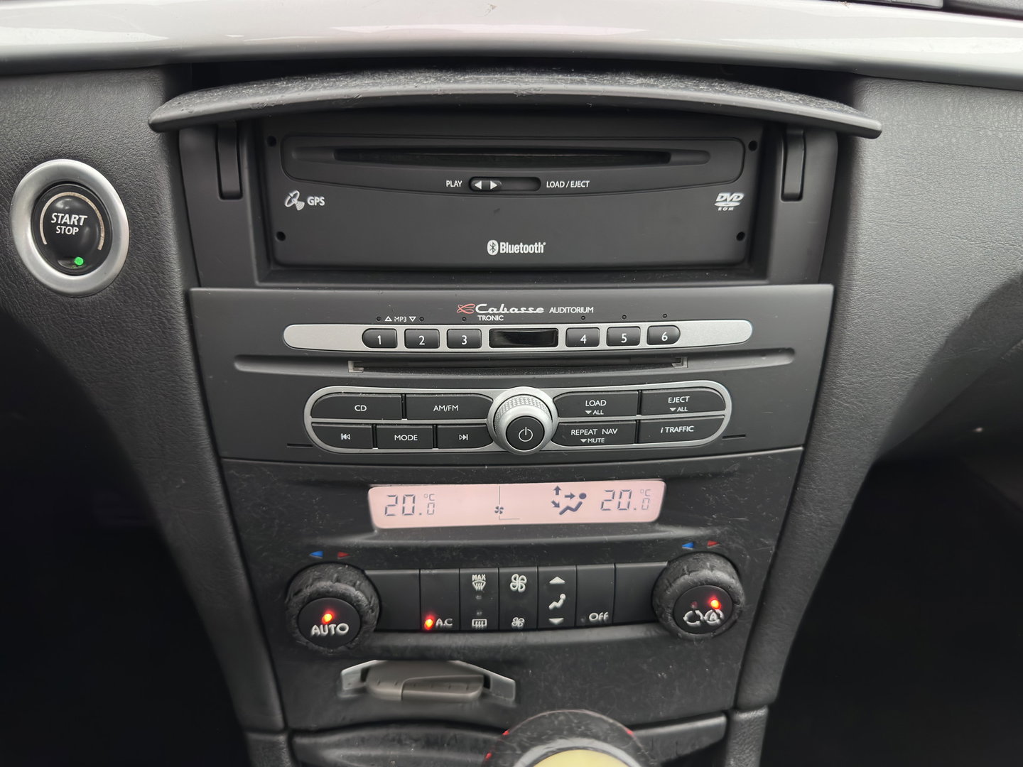 Renault Laguna Grand Tour 2.0-16V Privilège Aut. *PANO | LEATHER-FABRIC | NAVI-FULLMAP | CABASSE-SOUND | ECC | CRUISE | 17''ALU | TOWBAR*