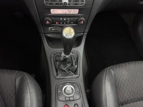 Renault Laguna Grand Tour 2.0-16V Privilège Aut. *PANO | LEATHER-FABRIC | NAVI-FULLMAP | CABASSE-SOUND | ECC | CRUISE | 17''ALU | TOWBAR*