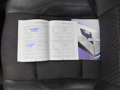 Renault Laguna Grand Tour 2.0-16V Privilège Aut. *PANO | LEATHER-FABRIC | NAVI-FULLMAP | CABASSE-SOUND | ECC | CRUISE | 17''ALU | TOWBAR*
