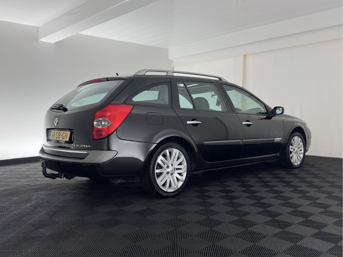 Renault Laguna Grand Tour 2.0-16V Privilège Aut. *PANO | LEATHER-FABRIC | NAVI-FULLMAP | CABASSE-SOUND | ECC | CRUISE | 17''ALU | TOWBAR*