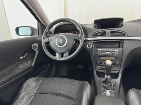 Renault Laguna Grand Tour 2.0-16V Privilège Aut. *PANO | LEATHER-FABRIC | NAVI-FULLMAP | CABASSE-SOUND | ECC | CRUISE | 17''ALU | TOWBAR*