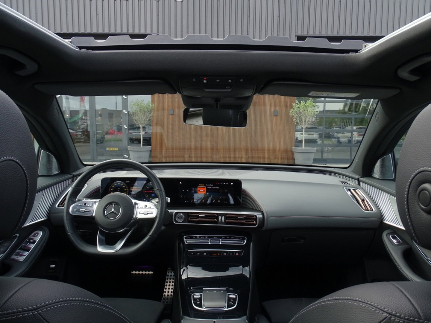 Mercedes-Benz EQC 400 4M 408PK AMG / Burmester / 360° / *NAP*