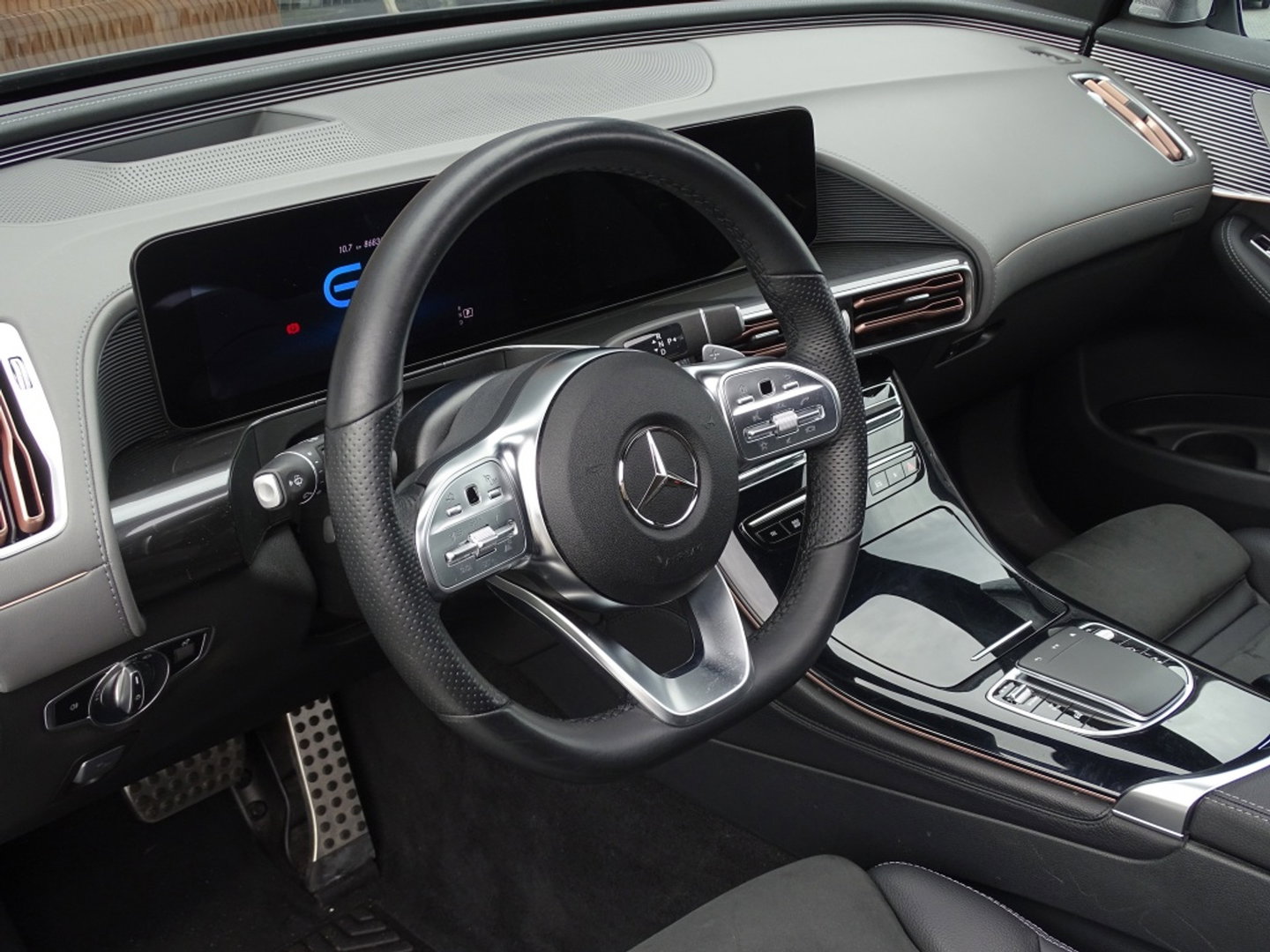 Mercedes-Benz EQC 400 4M 408PK AMG / Burmester / 360° / *NAP*