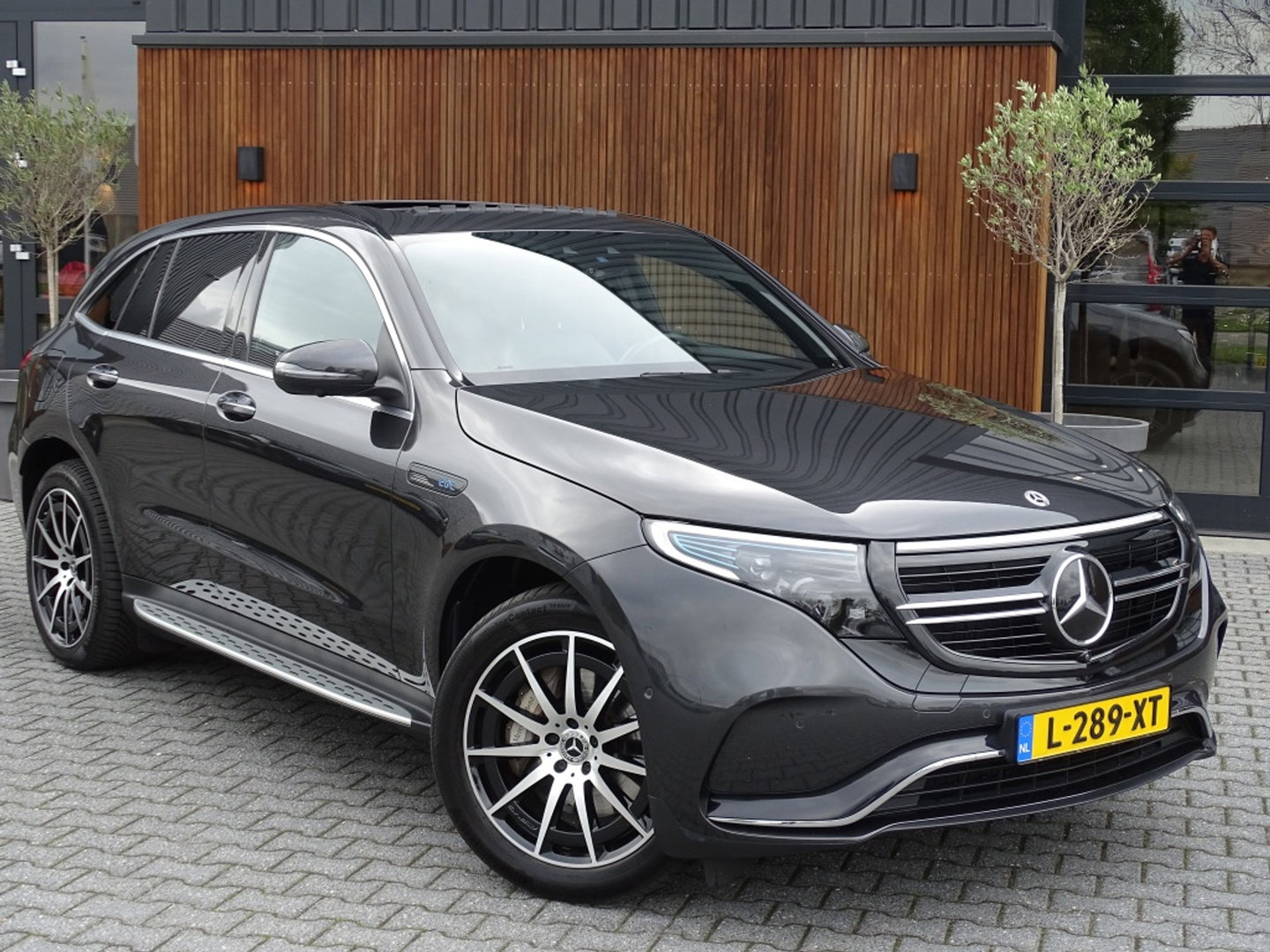 Mercedes-Benz EQC 400 4M 408PK AMG / Burmester / 360° / *NAP*