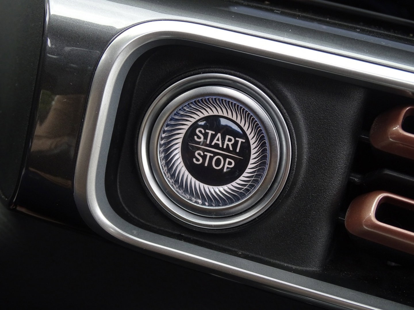 Mercedes-Benz EQC 400 4M 408PK AMG / Burmester / 360° / *NAP*