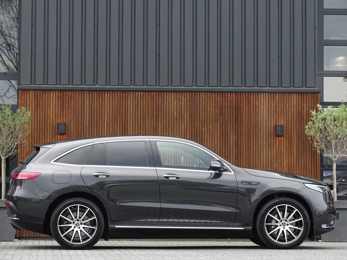 Mercedes-Benz EQC 400 4M 408PK AMG / Burmester / 360° / *NAP*