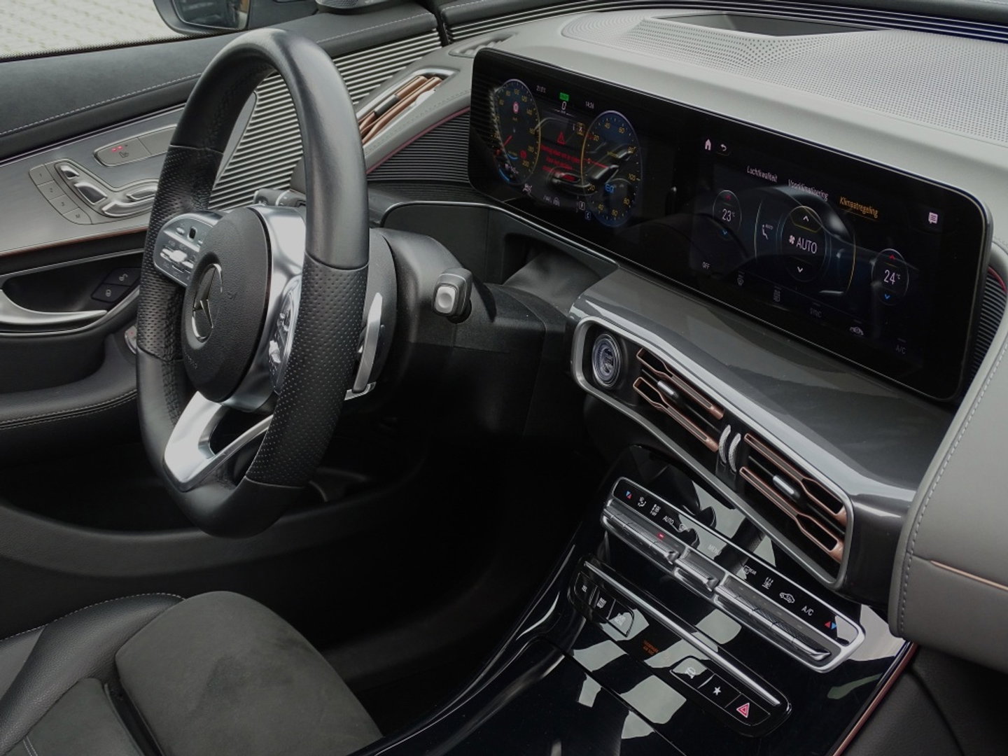 Mercedes-Benz EQC 400 4M 408PK AMG / Burmester / 360° / *NAP*