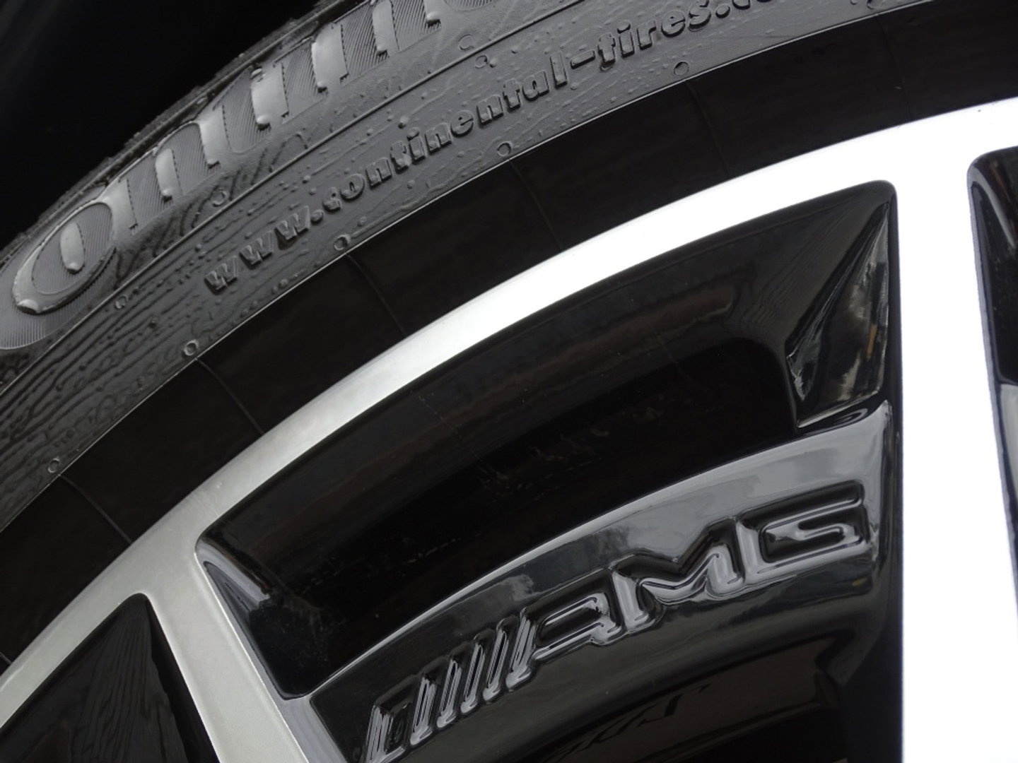 Mercedes-Benz EQC 400 4M 408PK AMG / Burmester / 360° / *NAP*