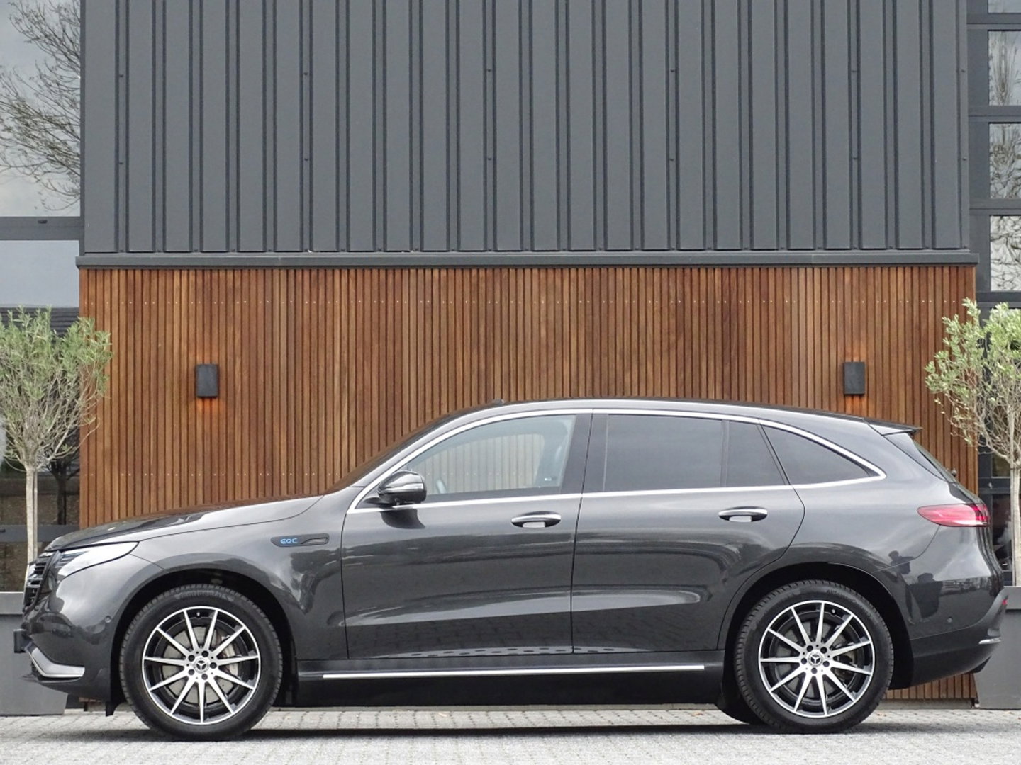 Mercedes-Benz EQC 400 4M 408PK AMG / Burmester / 360° / *NAP*