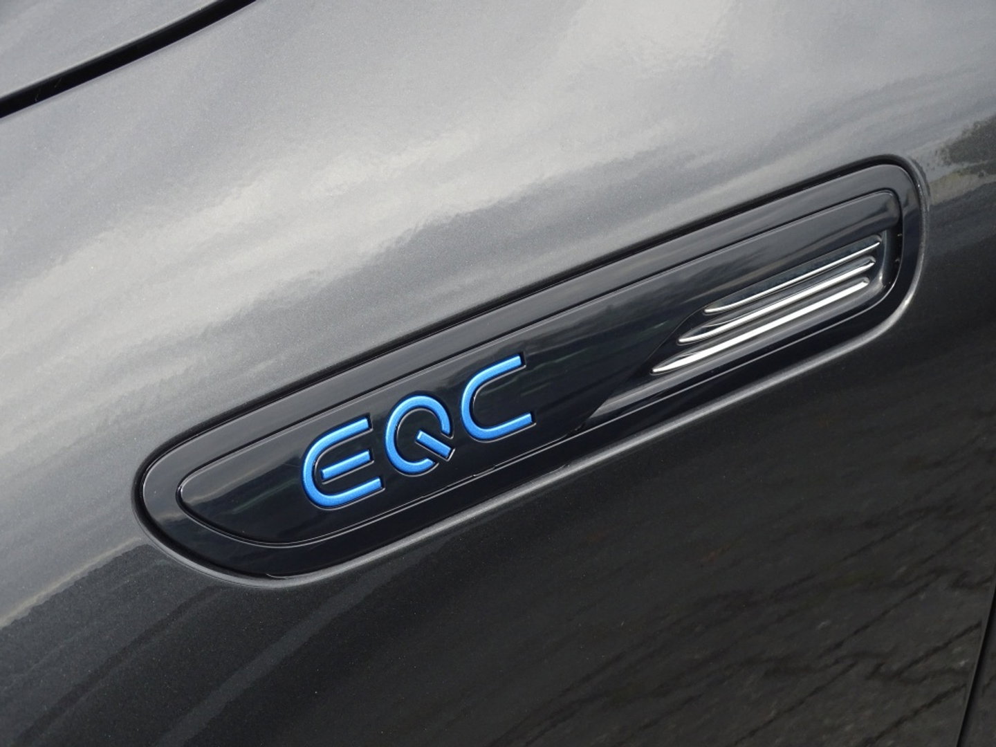 Mercedes-Benz EQC 400 4M 408PK AMG / Burmester / 360° / *NAP*