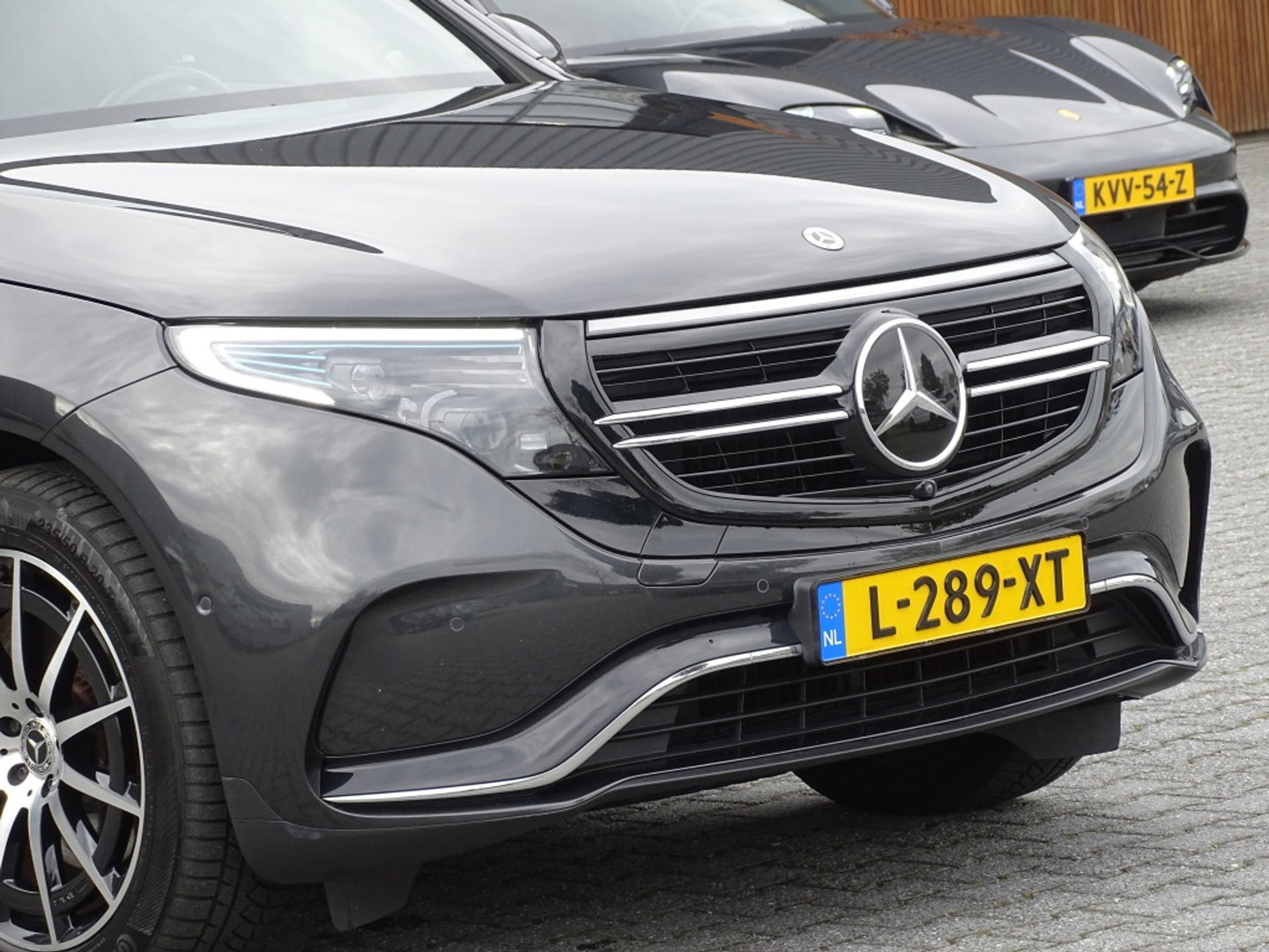 Mercedes-Benz EQC 400 4M 408PK AMG / Burmester / 360° / *NAP*