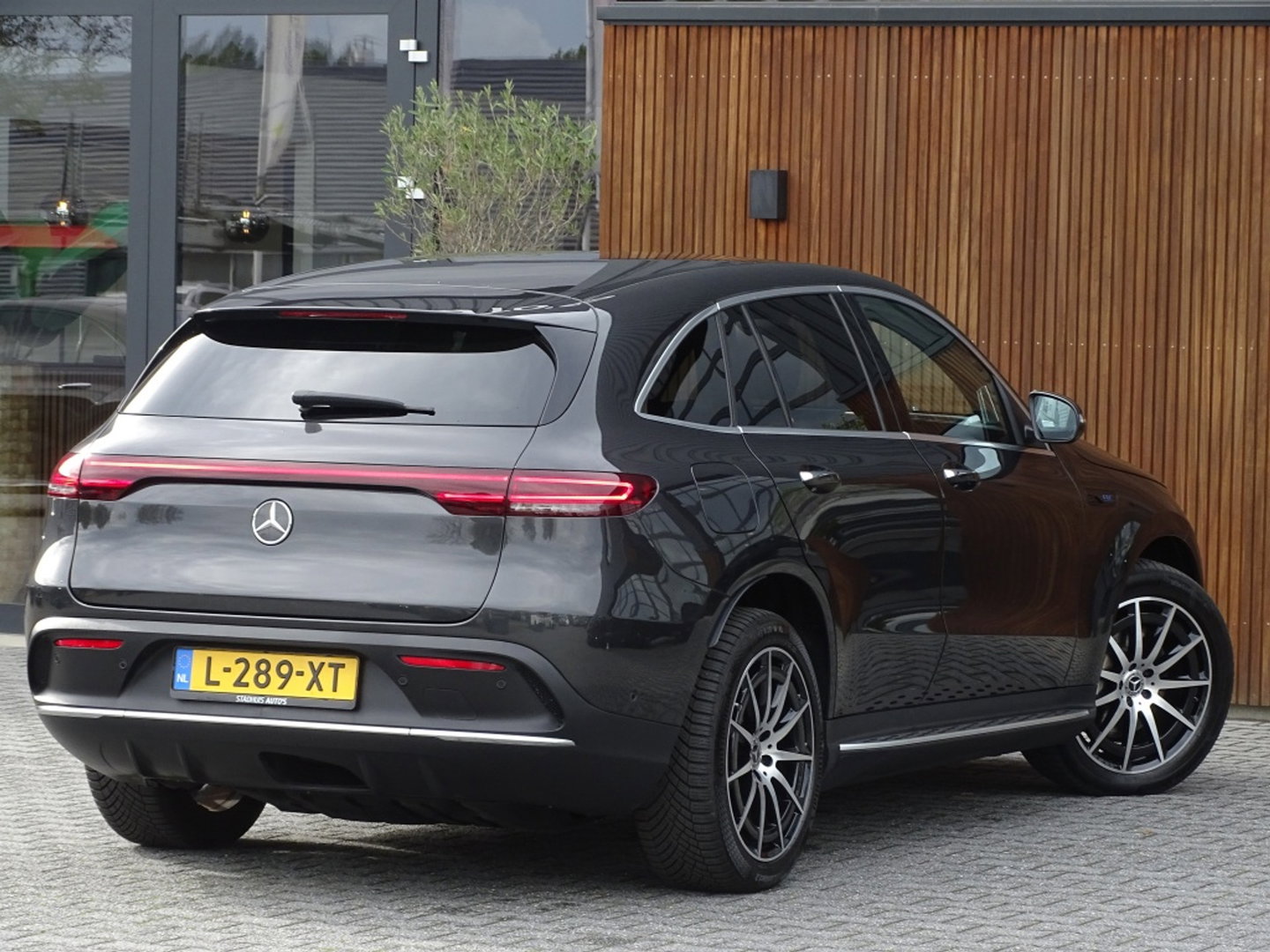Mercedes-Benz EQC 400 4M 408PK AMG / Burmester / 360° / *NAP*