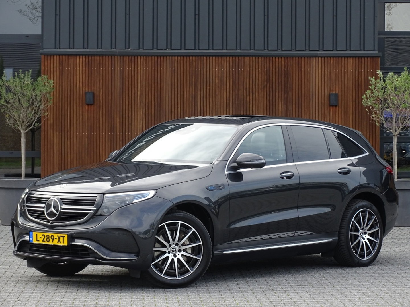 Mercedes-Benz EQC 400 4M 408PK AMG / Burmester / 360° / *NAP*