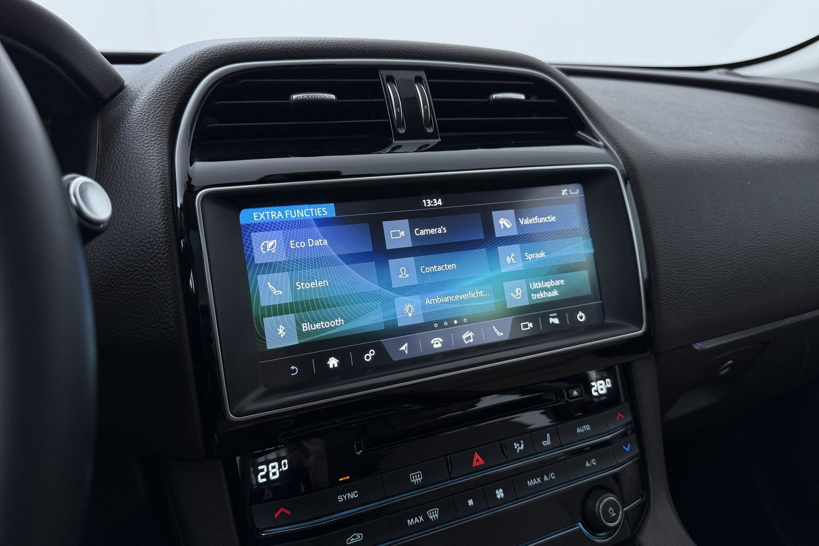 Jaguar F-PACE 3.0 S AWD 30d | Panoramadak | Trekhaak | Meridian | Stoelventilatie | Keyless | Stoel+achterbankverwarming | Camera