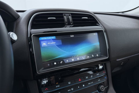 Jaguar F-PACE 3.0 S AWD 30d | Panoramadak | Trekhaak | Meridian | Stoelventilatie | Keyless | Stoel+achterbankverwarming | Camera