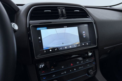 Jaguar F-PACE 3.0 S AWD 30d | Panoramadak | Trekhaak | Meridian | Stoelventilatie | Keyless | Stoel+achterbankverwarming | Camera