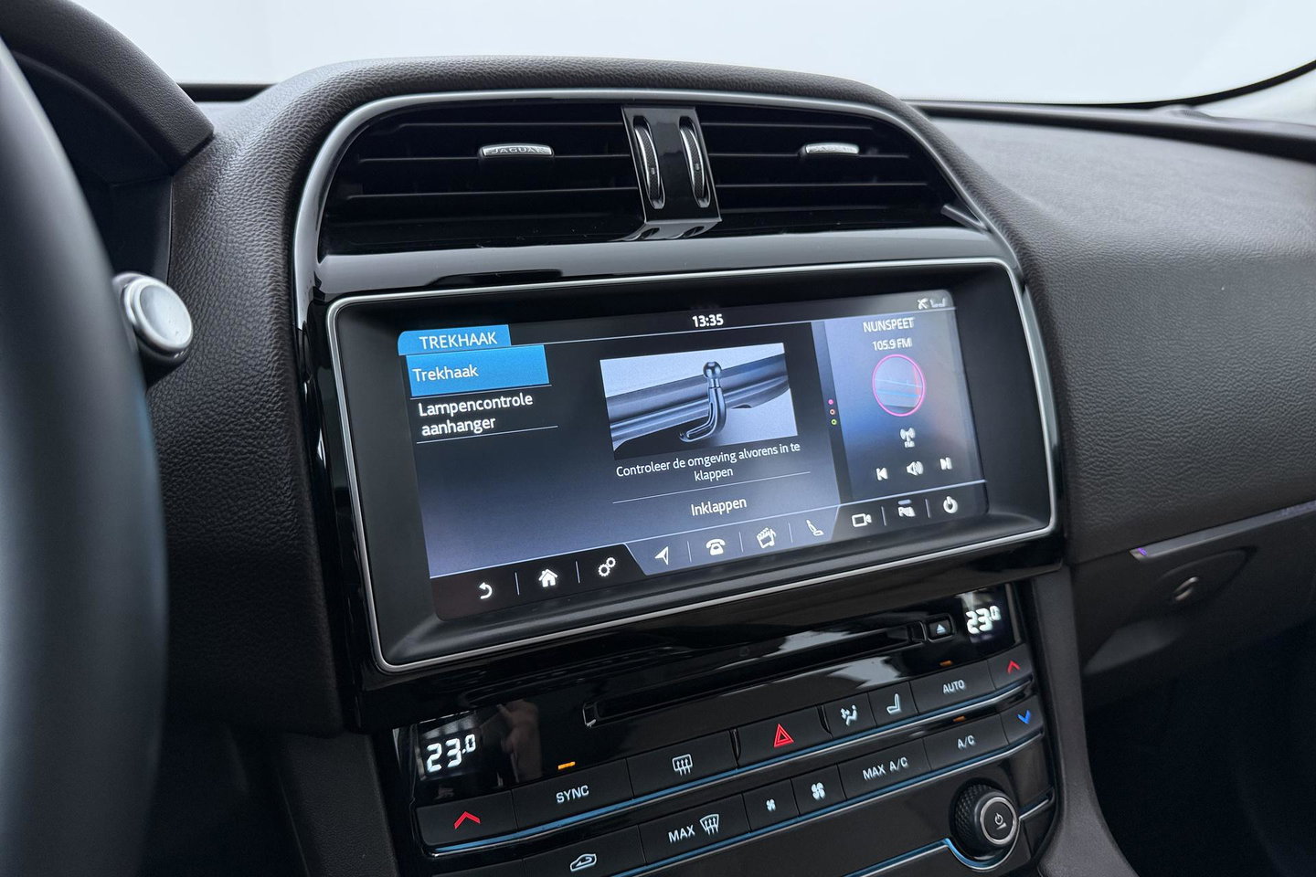 Jaguar F-PACE 3.0 S AWD 30d | Panoramadak | Trekhaak | Meridian | Stoelventilatie | Keyless | Stoel+achterbankverwarming | Camera