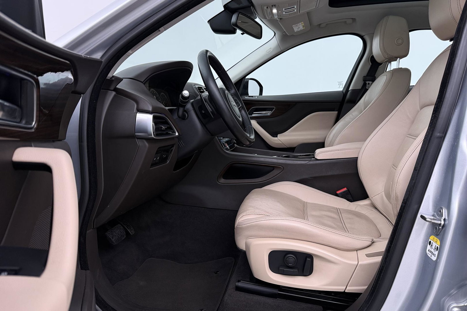 Jaguar F-PACE 3.0 S AWD 30d | Panoramadak | Trekhaak | Meridian | Stoelventilatie | Keyless | Stoel+achterbankverwarming | Camera