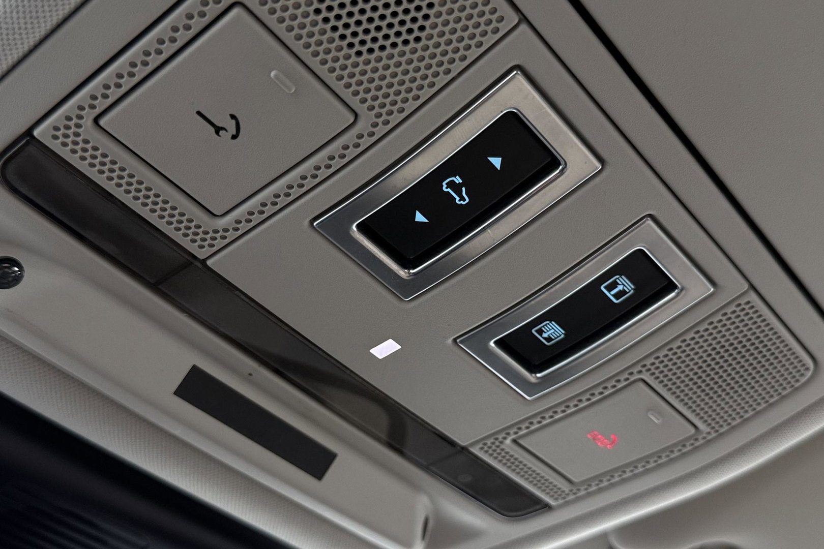 Jaguar F-PACE 3.0 S AWD 30d | Panoramadak | Trekhaak | Meridian | Stoelventilatie | Keyless | Stoel+achterbankverwarming | Camera