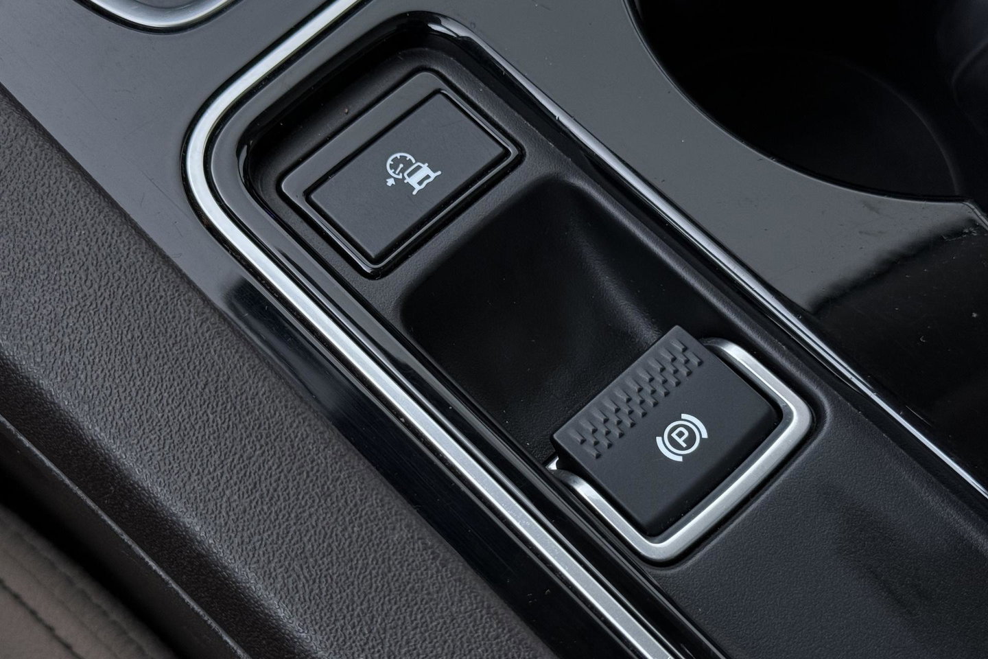 Jaguar F-PACE 3.0 S AWD 30d | Panoramadak | Trekhaak | Meridian | Stoelventilatie | Keyless | Stoel+achterbankverwarming | Camera