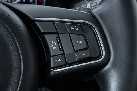 Jaguar F-PACE 3.0 S AWD 30d | Panoramadak | Trekhaak | Meridian | Stoelventilatie | Keyless | Stoel+achterbankverwarming | Camera