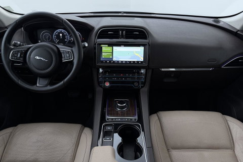 Jaguar F-PACE 3.0 S AWD 30d | Panoramadak | Trekhaak | Meridian | Stoelventilatie | Keyless | Stoel+achterbankverwarming | Camera