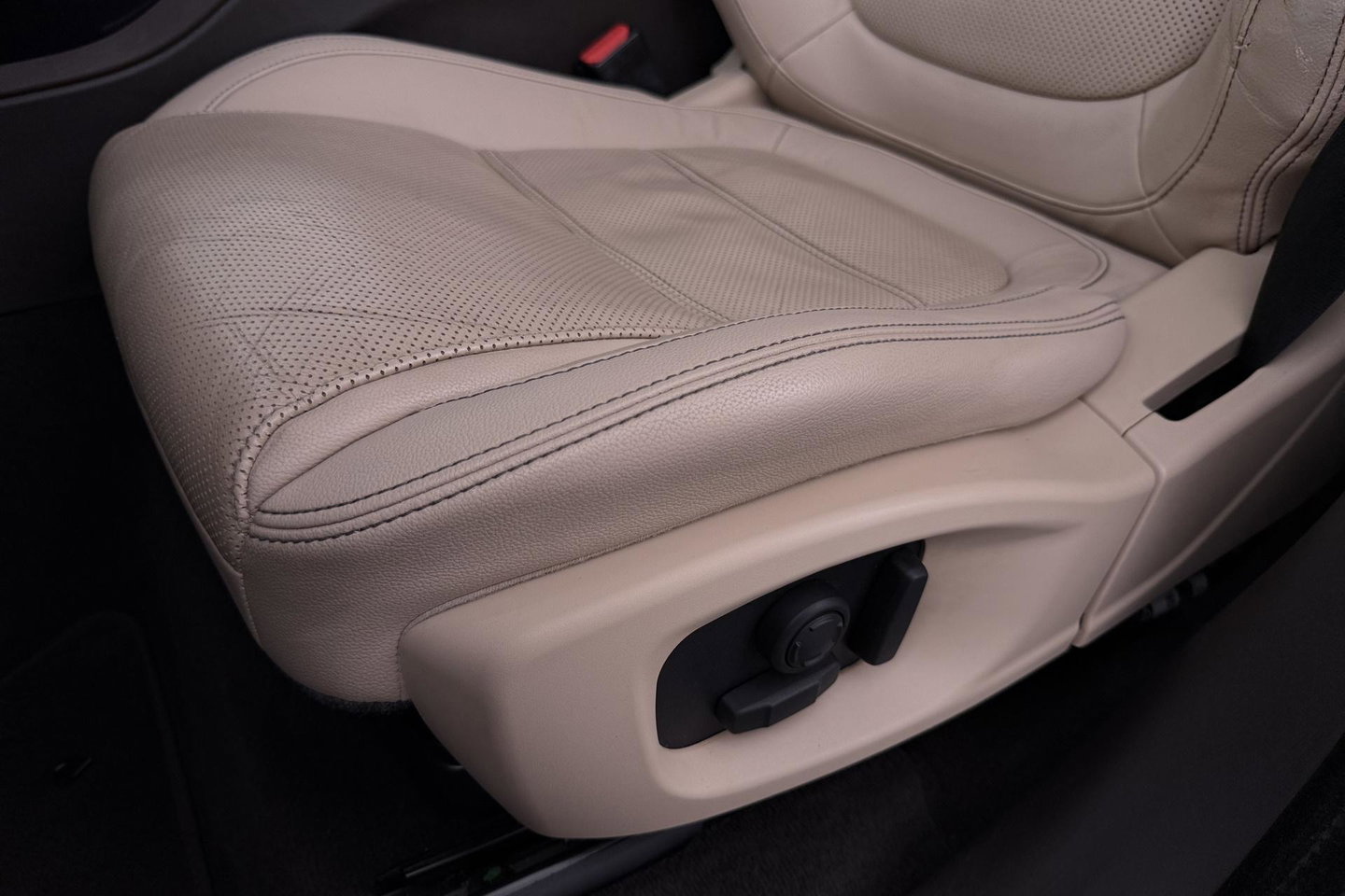 Jaguar F-PACE 3.0 S AWD 30d | Panoramadak | Trekhaak | Meridian | Stoelventilatie | Keyless | Stoel+achterbankverwarming | Camera