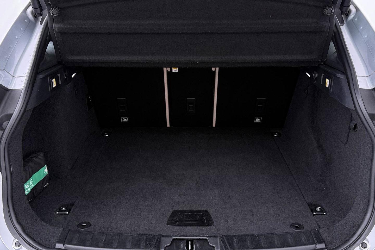 Jaguar F-PACE 3.0 S AWD 30d | Panoramadak | Trekhaak | Meridian | Stoelventilatie | Keyless | Stoel+achterbankverwarming | Camera