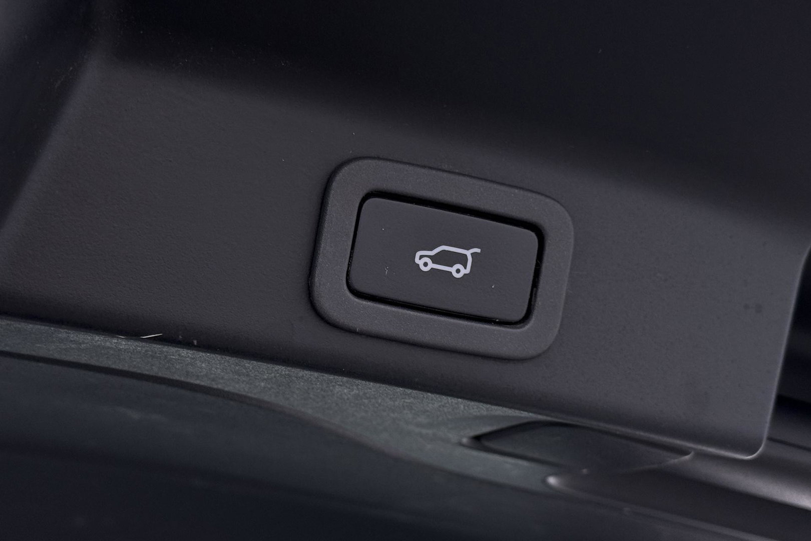 Jaguar F-PACE 3.0 S AWD 30d | Panoramadak | Trekhaak | Meridian | Stoelventilatie | Keyless | Stoel+achterbankverwarming | Camera