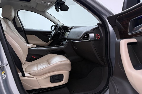 Jaguar F-PACE 3.0 S AWD 30d | Panoramadak | Trekhaak | Meridian | Stoelventilatie | Keyless | Stoel+achterbankverwarming | Camera