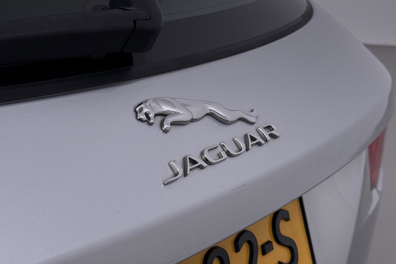 Jaguar F-PACE 3.0 S AWD 30d | Panoramadak | Trekhaak | Meridian | Stoelventilatie | Keyless | Stoel+achterbankverwarming | Camera
