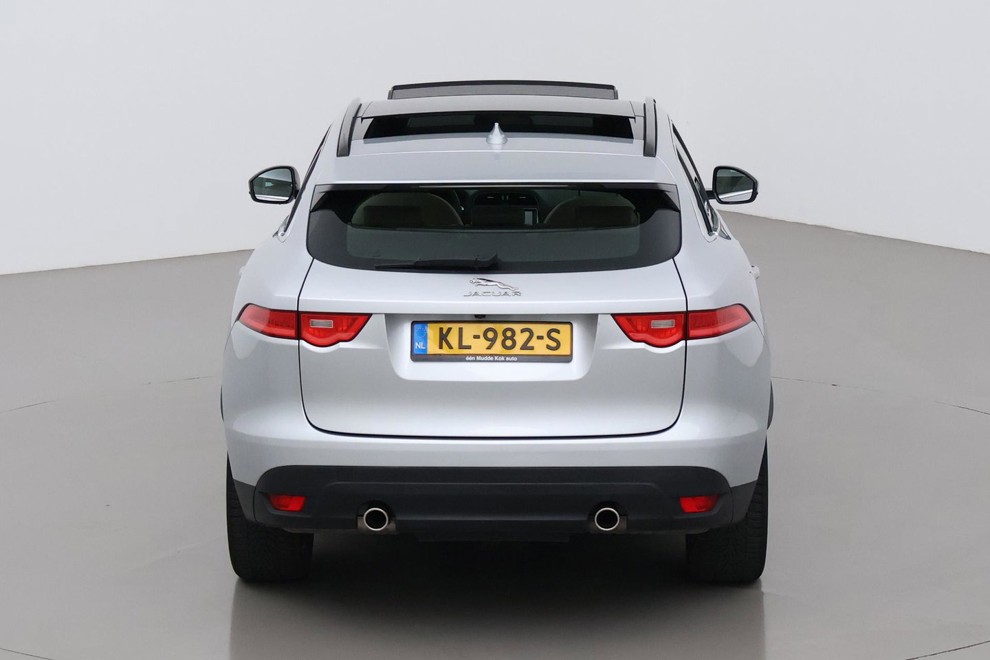 Jaguar F-PACE 3.0 S AWD 30d | Panoramadak | Trekhaak | Meridian | Stoelventilatie | Keyless | Stoel+achterbankverwarming | Camera