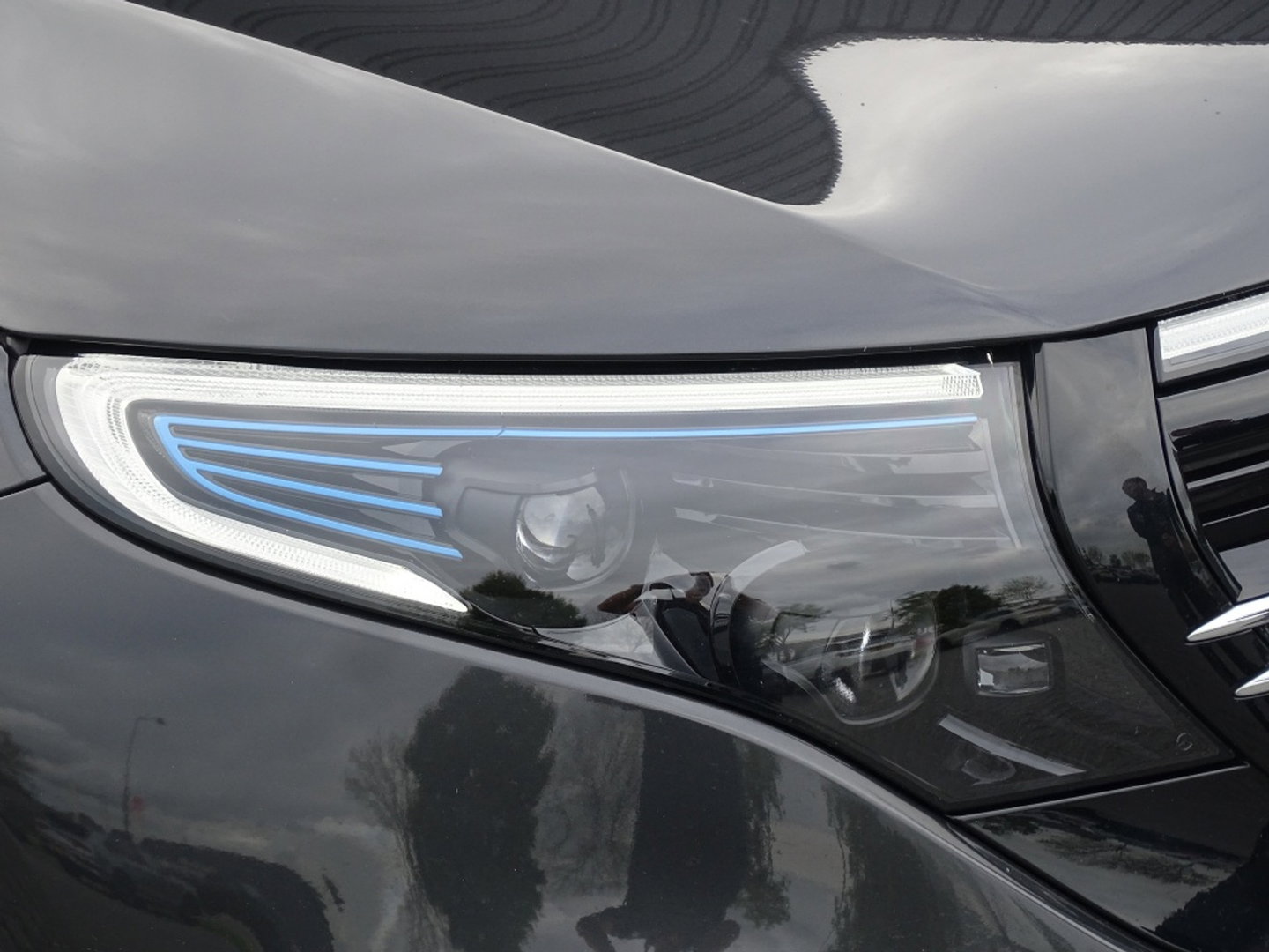 Mercedes-Benz EQC 400 4M 408PK AMG / Burmester / 360° / *NAP*