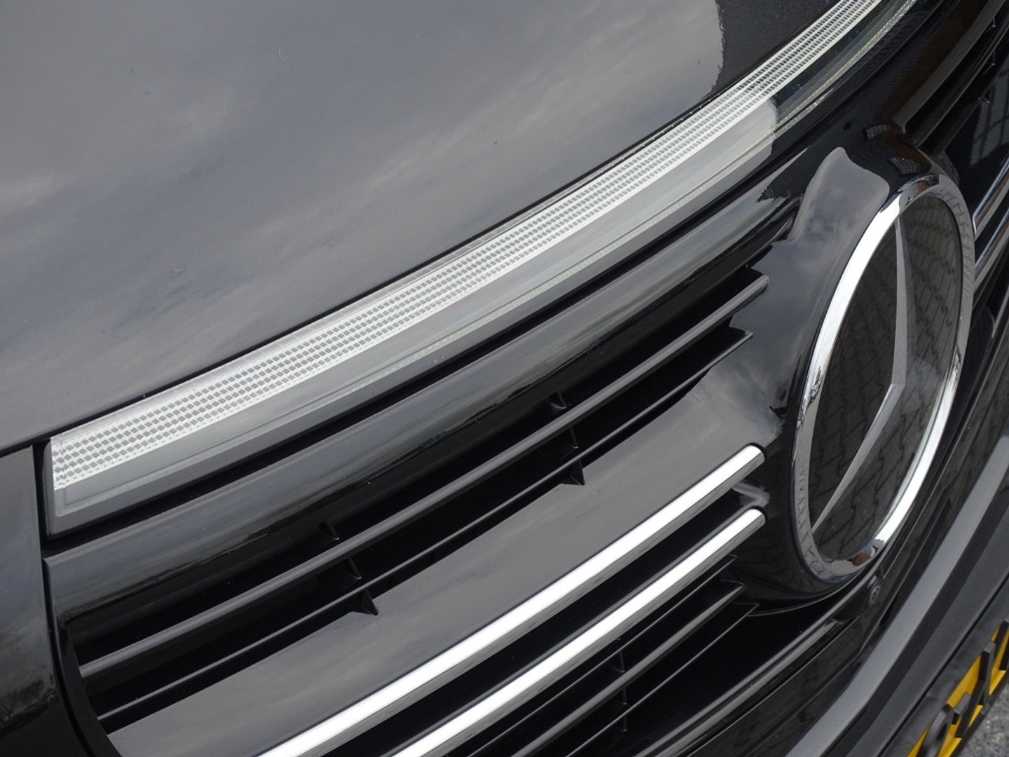 Mercedes-Benz EQC 400 4M 408PK AMG / Burmester / 360° / *NAP*